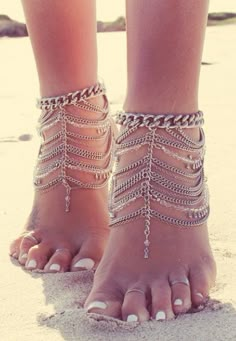 boho, feathers + gypsy spirit Silver Chain Anklet, Mode Hippie, Estilo Hippie, Mode Boho, Foot Jewelry, Toe Rings, Ankle Bracelets, Perfume Bottle