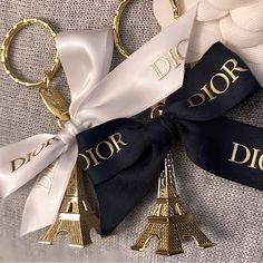 Dior Gift Wrapping Ribbon Bow On Light Gold/Gold Tone Eiffel Tower Keychains Lightweight Eiffel Tower Keychain With Authentic Dior Ribbon Bow. Great For Gifting Or As A Stocking Stuffer Or Keep It Yourself :). Dior Keychain, Pretty Keychains, Keychain Inspiration, College Keychain, Merch Packaging, Dior Ribbon, Eiffel Tower Keychain, Dior Gift, Rich Gifts