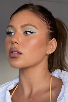 Icy Blue Eyeshadow, Club Makeup, Maquillage On Fleek, Fun Makeup, Colorful Eye Makeup, Dope Makeup, Makeup Eye Looks, Cute Makeup Looks, Creative Eye Makeup