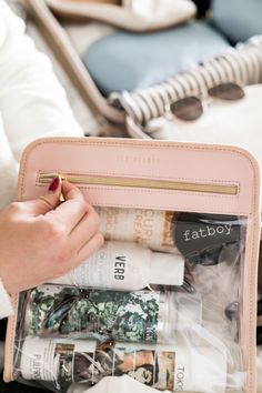 Pouch Photography, Travel Must Haves, Curl Cream, Beauty Inspo, Pouch Organizer, Beauty Cosmetics, Michael Kors Jet Set, Plastic Bag, Travel Essentials