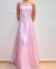 Fantasy reference / prom dress ❤️ #aesthetic #dress #prom #christmas #wishlist #present #reference #bookstagram Pink Formal Dresses Long Evening Gowns, 2000s Prom Dress Aesthetic, Rom Com Dresses, 90s Ball Dress, Pink Hoco Dress Long, Pink 90s Prom Dress, Prom Dresses 2000, Snow Ball Dresses, Vintage Pink Prom Dress