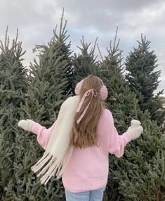 Pink Tree Farm Outfits, Christmas Tree Farm Outfit, Christmas Tree Farm Pictures, Tree Farm Pictures, Farm Outfit, Winter Baddie, Outfit Inspo Pink, Christmas Fashion Outfits, Xmas Photos