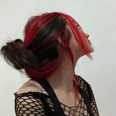 red hair, skunk hair, mechas rojas, red chunky, chunky highlights, 2000, y2k, messy bun, profile, Modele Fitness, Hair Color Underneath, Red Hair Inspo, Hair Color Streaks, Hair Streaks, Dyed Hair Inspiration, Pretty Hair Color, Hair Stylies, Dye My Hair