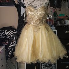 Yellow Party Dress For Prom Season, Gold Mini Length Prom Dresses, Gold Sweetheart Neckline Party Dress, Gold Tulle Dresses For Prom Season, Gold Sweetheart Neckline Dress For Party Season, Gold Tulle Dress For Spring, Fitted Yellow Dress For Homecoming, Yellow Fitted Dress For Homecoming, Fitted Yellow Homecoming Dress