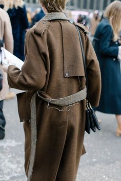 Winter Street Style Outfits, Coat Details, Winter Street Style, Autumn Street, Mode Editorials, Winter Street, Military Coat, The Best Street Style, Best Street Style