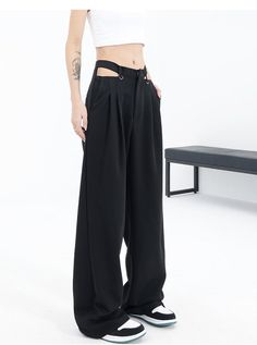 Cutout Pants, Relaxed Fit Pants, Clothing Reference, Drape Pants, Urban Wear, Fit Pants, Pair Of Pants, Look Chic, Urban Fashion