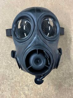 British Army NBC Cbrn Avon FM12 Respirator GAS Mask  Right handed version (filter port is situated on the left side) Gas mask comes WITHOUT filter!   Size 3 (Small) Condition: New, storage marks may appear. Real item pictures in the listing. Steampunk Gas Mask, Star Shoes, German Army, Gas Mask, Leather Trainers, British Army, Remote Work, Selling On Etsy, Sell On Etsy