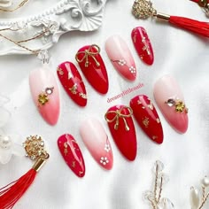 Nail Designs Hot Pink, Asian Nail Art, Disney Painting, New Year Nails, Red And Gold Nails, New Years Nail Art, Idea Nail