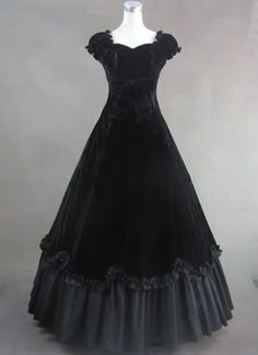 Buy high quality Black Vintage Short Sleeves Square Collar Cotton Halloween Gothic Victorian Dress at low price.Shop for Vintage Authentic Victorian Dresses,Ballgowns,Historical Dresses,Victorian Dresses online. Historical Dresses Victorian, Black Victorian Dress, Gown Aesthetic, Gothic Victorian Dresses, Victorian Gown, Halloween Gothic, Vintage Prom, Gothic Victorian, Grad Dresses