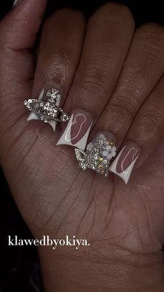 Silver Duck Nails Acrylic, Acrylic Nail Designs Diamonds, Rhinestone Design Nails, White Short Duck Nails, Eyelash Mapping Clusters, Junk Nails Bling Duck Short, Sliver Nails Black Women, White Rhinestone Acrylic Nails, Nails Duck Shape