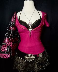 Pink And Black Fashion Aesthetic, Pink And Leopard Print Outfit, Pink Leopard Print Outfit, Gyaru Outfits Ideas, Black And Pink Outfit Aesthetic, Pink Stage Outfits, Gyaru Tops, Trashy Style, Actual Y2k