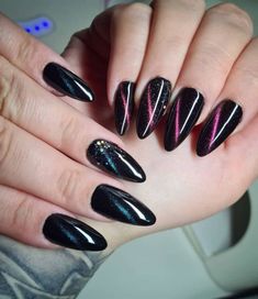 Eye Nail Design, Cat Nail Designs, Manicure Images, Purple Manicure, Cat Eye Nail, Nails Oval, New Nail Trends, Eye Nail Art, Glitter Manicure