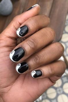 Spooky Nail, Halloween Nail Art Easy, Nail Desi, November Nails, Lines On Nails