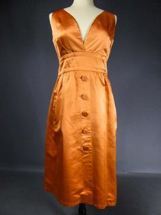 For Sale on 1stDibs - Circa 1950/1960 France Jacket and dress set in shiny mandarin silk satin from the famous house designer Jacques HEIM dating from the late 1950s. Sleeveless Vintage Satin V-neck Dress, 1950s Vintage Fashion Silk Dress, 1950s Haute Couture, 1950s Clothes, French Couture, Famous Houses, 1950s Outfits, Silk Set, Fashion 1950s