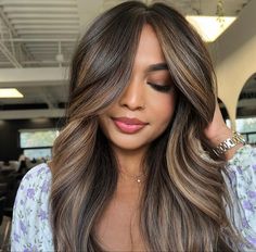 Black Hair With Golden Brown Highlights, Black Hair Honey Balayage, Golden Hair Highlights On Black Hair, Golden Brown Balayage On Black Hair, Black Hair Gold Tinsel, Caramel Balayage Hair, Brown Hair Trends, Balayage Hair Color Ideas, Balayage Hair Color