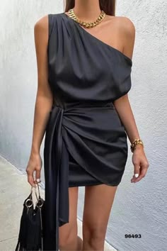 Streetwear Dress, Looks Black, Types Of Skirts, Glamorous Evening Gowns, Flowing Maxi Dress, Mini Black Dress, Perfect Dress, Off Shoulder Dress, A Line Dress