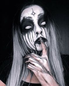 Emo Outfit Ideas, Demon Costume, Monster Makeup, Creepy Halloween Makeup, Halloween Tutorial, Witch Makeup, Mask Makeup