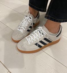 Gazelle Adidas, Basket Style, Skandinavian Fashion, Look Rock, Shoes Outfit Fashion, Shoe Wishlist, Adidas Shoes Women, Adidas Spezial, Fresh Shoes