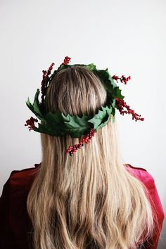 Christmas Headpiece Diy, Diy Christmas Crown, Christmas Crown Diy, Christmas Carol Play, Holly Plant, Christmas Caroling