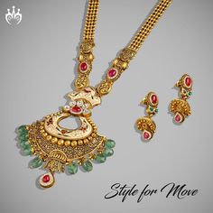 A perfect design for perfect women. #goldjewellery #gold #jewellery #jewelry #indianjewellery #diamondjewellery #fashion #goldjewelry #jewellerydesign #necklace #earrings #indianbride #finejewellery #goldnecklace #love #indianwedding #traditionaljewellery Wedding Jewelry Sets Gold, Jewelry Sets Gold, Antique Gold Necklace, Indian Wedding Jewelry Sets