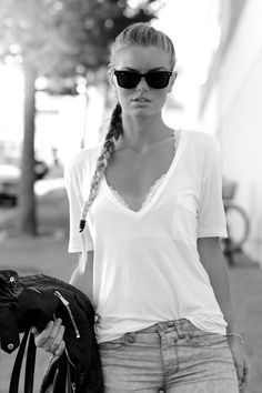 Bralette Outfit Inspiration. T Shirt Outfit With Jeans, White T Shirt Outfit, Outfit With Jeans, Girl Sunglasses, T Shirt Outfit, Bralette Outfit, Ray Ban Wayfarer, Ray Ban Aviator, Black Bralette