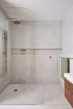 Grey tiled shower with full length niche, curved glass screen and brushed nickel tapware Small Coastal Bathroom, Coastal Bathroom Design, Coastal Bathroom Decor, Minimal Bathroom, Beautiful Bathroom Designs, Bathroom Gallery, Surry Hills, Coastal Bathrooms, Ensuite Bathrooms