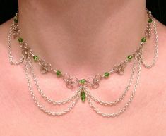 Green Fairy Jewelry, Bead Jewelry Inspiration, Green Handmade Jewelry, Fairy Choker Necklaces, Vintage Handmade Jewelry, Green Silver Jewelry, Silver And Green Necklace, Green Bead Jewelry, Handmade Wire Jewelry Necklaces