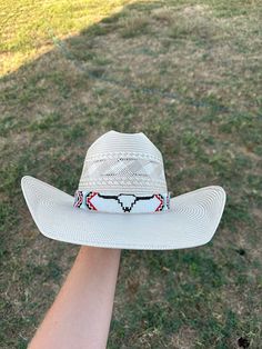 Longhorn Beaded Hat Band – GenzCreations Western Hoodies, Western Fashion Jewelry, Foto Cowgirl, Cowboy Hat Bands, Beaded Hat Bands, Country Hats, Casual Country Outfits, Cowgirl Accessories, Beaded Work