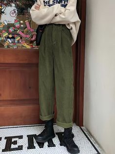 Courdroy Pants Outfit, Pants For Thick Thighs, Corduroy Pants Outfit Aesthetic, Pants Too Big, Barista Aesthetic, Corduroy Pants Outfit, Summer Bottoms, Accessories Bags Shoes, Fun Pants