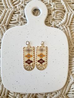 This southwest inspired, hand woven earrings are simple and light but also can be a great statement piece to add to any outfit.  *These are made to order so please allow 3-4 days before they are shipped* Beaded Earrings Patterns Free, Earring Inspo, Seed Bead Crafts, Earrings Patterns, Native American Beaded Earrings, Seed Beading