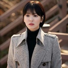 19 Chic Asian Bob Hairstyles That Will Inspire You To Chop It All Off - The Singapore Women's Weekly Song Hye Kyo Short Hair, White Dress Short, Chin Length Bob, Hye Kyo, Pinterest Hair