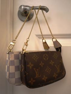 Louis Vuitton Wallpaper, Louis Vuitton Purses, Lv Clutch, Louis Vuitton Taschen, Affordable Bags, Affordable Handbags, Tas Lv, Bags Outfit