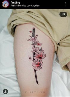 Japanese Samurai Swords Tattoo, Kitana Tattoo Design, Tattoo Idea Thigh, Feminine Anime Tattoos, Naruto Spine Tattoo, Anime Tattoo Ideas Female, Sward Flower Tattoo, Tattoo Ideas Forearm Women, Feminine Japanese Tattoos