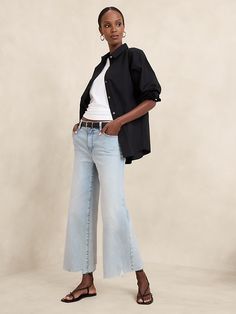 Wide-Leg Crop Raw-Hem Destruct Jean | Banana Republic Factory Wide Leg Cropped Jeans Outfit, Cropped Pants Outfit, Cropped Jeans Outfit, Womens Casual Suits, Jeans Outfit For Work, Wide Leg Pants Jeans, Stylist Outfit, Everyday Casual Outfits, Johnny Collar