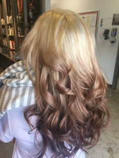 Reverse ombre Brown To Blonde Ombre Hair, Reverse Ombre Hair, Reverse Ombre, Blond Ombre, Ombre Hair Blonde, Dyed Hair Inspiration, Ombre Hair Color, Dye My Hair, Jairzinho