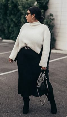 Turtleneck Street Style, Skirt Combinations, Skirt Street Style, Style Turtleneck, Curvy Casual Outfits, Plus Size Looks