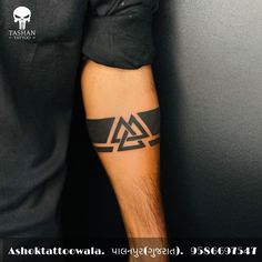 Hand Band Tattoo, Valknut Tattoo, Wrist Band Tattoo, Third Eye Tattoos, Band Tattoos For Men, Viking Tattoo Symbol, Karma Tattoo, Tatuagem Masculina Pequena, Hand Band