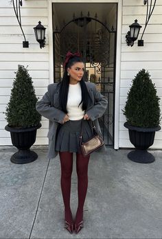 Stile Blair Waldorf, Adrette Outfits, Preppy Fits, Preppy Inspiration, Burgundy Outfit, Fest Outfits, Paris Outfits, Outfit Trends