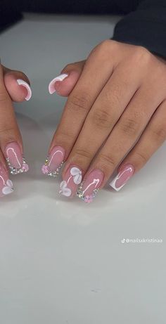 Short Nail Cute Designs, Nail Ideas Different Colors, Nails One Finger Design, Nail Ideas Short White, Nails Ideas Medium Length, French Tip Acrylic Nails With Glitter, Birthday Nail Inspo 2024, Nice Nails Ideas, Pink And White Nails Short