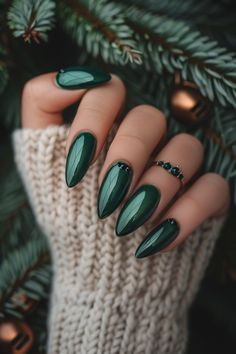 From Matte to Metallics: 33 Fall Nail Color Ideas You Can't Miss Simple Fall Nails, Green Nail Art, Green Nail Designs, Green Nail, Short Nails Art, Fall Nail Art, Fall Nail Colors, Autumn Nails, Fall Nail