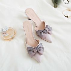 Product information:Pattern: solid colorLining material: imitation leatherColor: black, pink, beigeHeel height: mid heel (3-5CM)Heel shape: wine glass heelSize: 34,35,36,37,38,39,40Sole craft: viscose shoesSole material: rubberPopular elements: BowApplicable scenarios: DailyShoe Upper material: SuedeInventory Type: whole transactionApplicable age: AdultFunction: breathable Size: Packing list: Sandals*a pair Product Image: Heel Sandals For Women, Glass Heels, Beige Heels, Bow Bow, Low Heel Shoes, Slides Sandals, Women's Slippers, Pink Beige, Sandals For Women