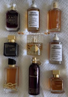 Profumo Victoria Secret, Koleksi Parfum, Perfume Organizer, Fragrance Lab, Perfume Storage, Organizer Ideas, Perfume Organization, Fragrances Perfume Woman, Fall Fragrance