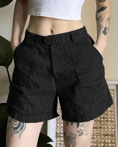 Punk Summer Outfits, Denim Cargo Shorts, Punk Shorts, Grunge Shorts, Black Cargo Shorts, Chunky Belt, Shorts Aesthetic, Off Duty Outfits, Fest Outfits