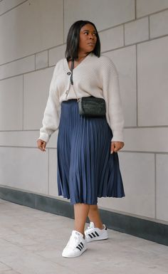 Pleated Skirt Winter Outfit Classy, Skirts Curvy Outfit, Skirt Outfits Plus Size Winter, Plus Size Autumn Outfits Skirt, Curvy Pleated Skirt Outfit, Button Down Plus Size Outfit, Pleated Skirt Autumn Outfit, Plus Size Career Outfits To Work, Modesty Plus Size