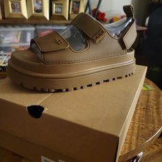 Goldenglow Slingback Sandal (Women) Ugg Brand New Size 10 - Bison Brown Ugg Slides, Ugg Sandals, Uniqlo Bags, Swim Shoes, Leather Slide Sandals, Shoes Brand, Leather Slides, Brown Sandals, Slingback Sandal