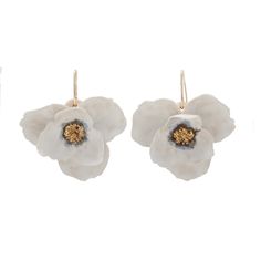 two white flowers with gold centers are hanging from the back of each earpieces