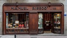 a store front with many items on display in it's glass windows and the name manuel riesco