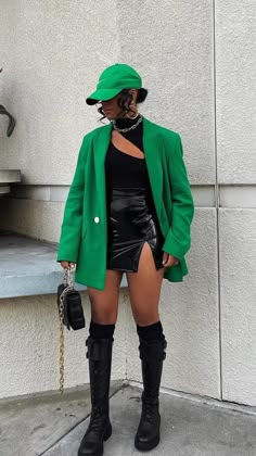 Army Green Top Outfit, Green Blazer Outfit, Green Outfits For Women, Blazer Outfits For Women, Effortlessly Chic Outfits, Green Blazer, Thrift Fashion, Velvet Blazer