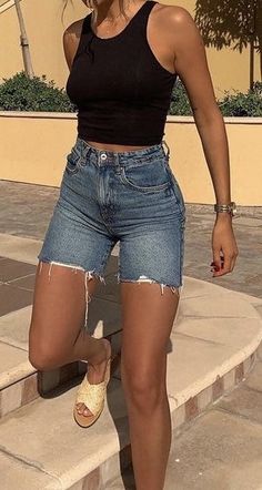 Jean Long Shorts, Blue Jean Short Outfits, Cut Off Shorts Outfit, Jean Shorts Long, Outfit With Jean Shorts, Fitted High Waist Denim Jean Shorts, Fitted Summer Jean Shorts, Jean Shorts Outfit Summer Aesthetic, Fitted Denim Jean Shorts