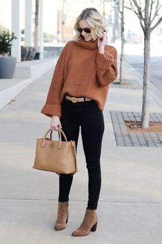 Black And Tan Outfit, Tan Outfit, Winter Outfits Aesthetic, Orange Sweater, Easy Winter Outfit, Sweater Oversize, Cute Winter Outfits, Casual Winter Outfits